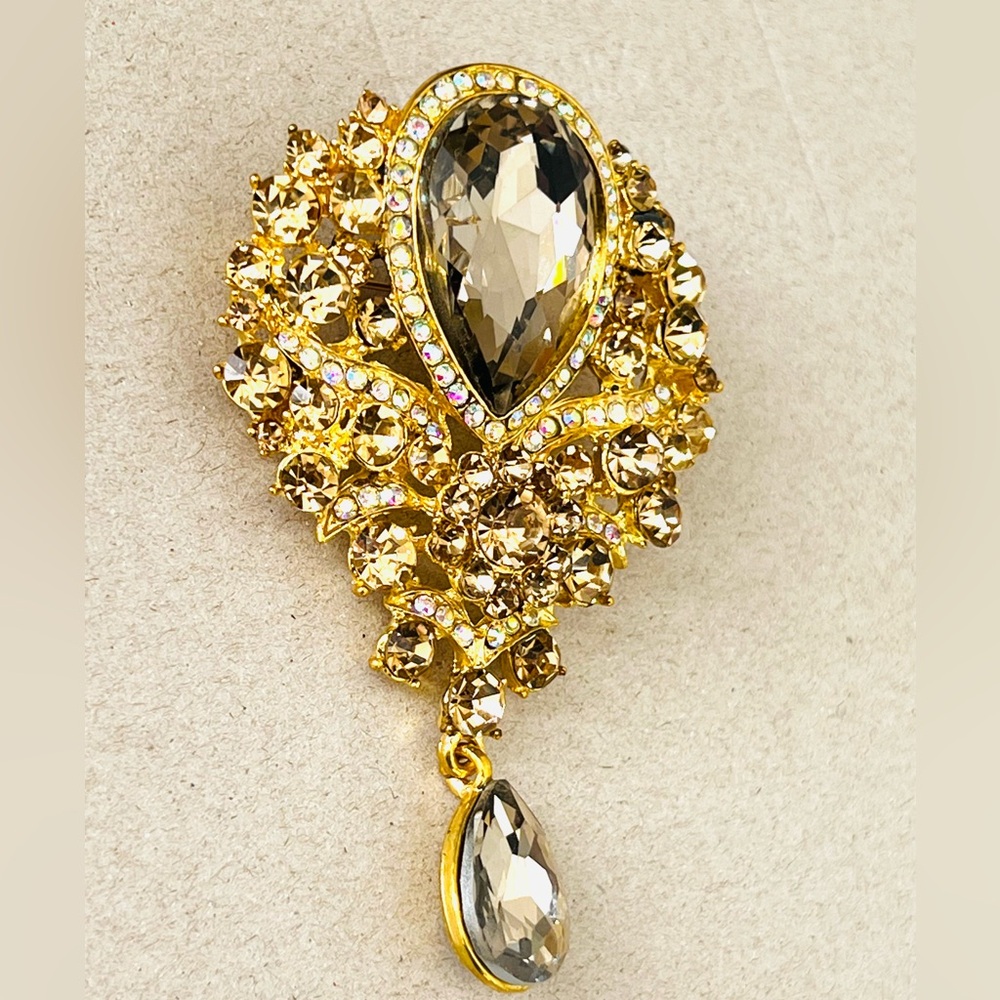 Luxury Elegant Crystal &  Rhinestone Flower Leaf brooch
